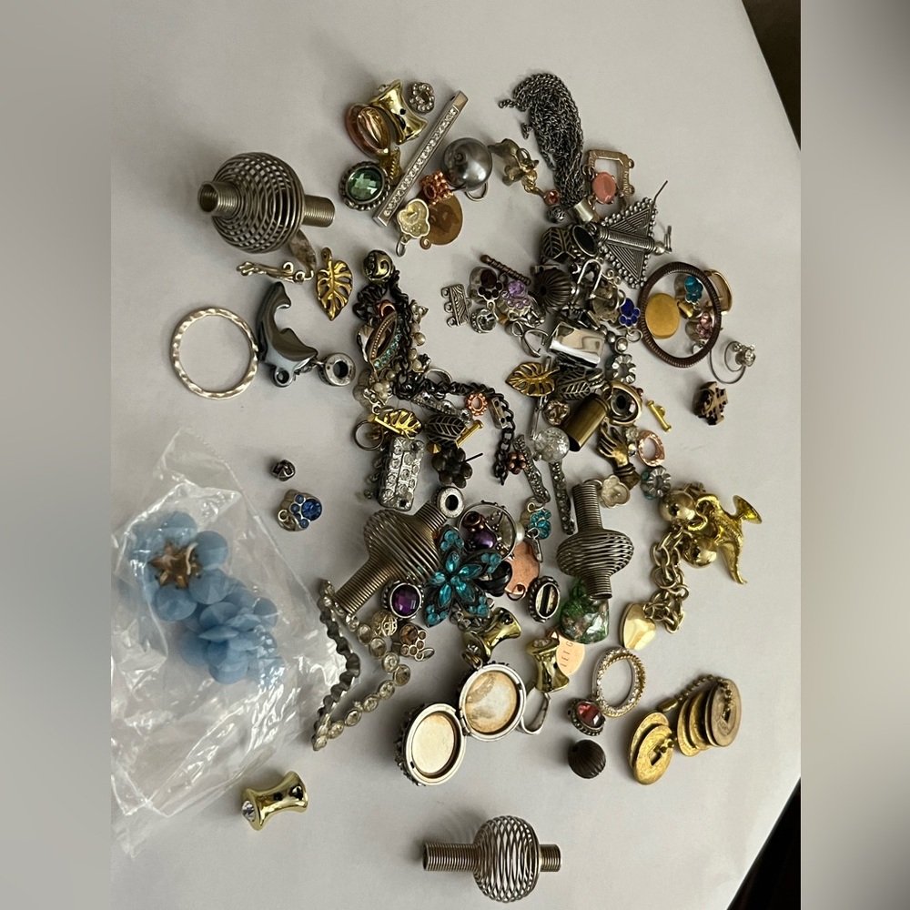 Vintage Jewelry Jar with various mixed materials for endless possibilities - Picture 5 of 7